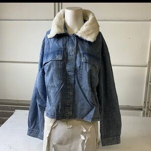 SPLENDID Sherpa Chest Patch Pockets
Jacket Women's Size M Indigo 199.00